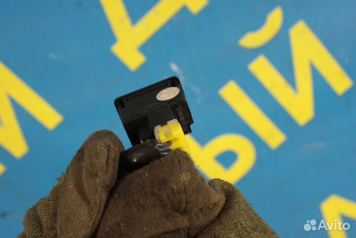 Кнопка стеклоподъемника Nissan Primera P10