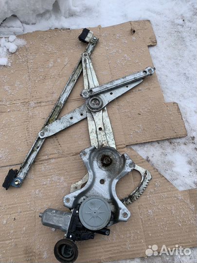 Стеклоподъемник педний правый toyota corolla 150