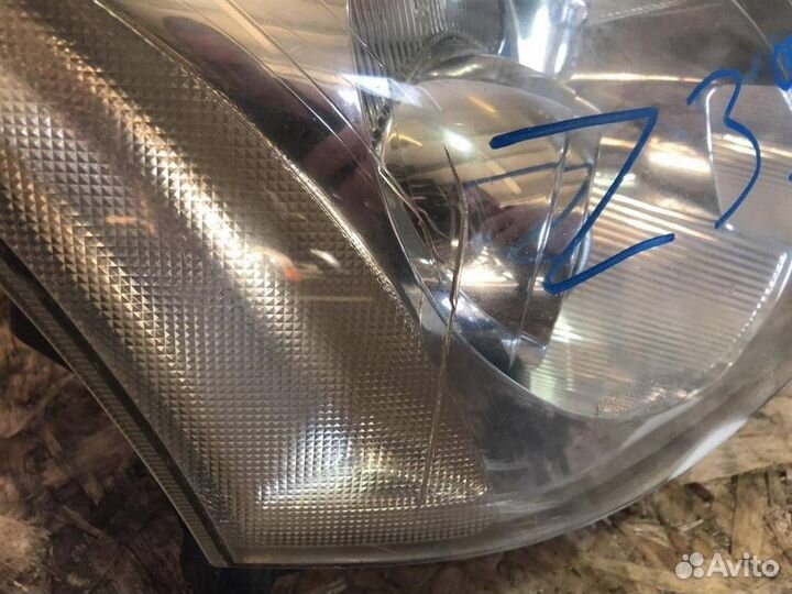 Фара правая Toyota Avensis 2