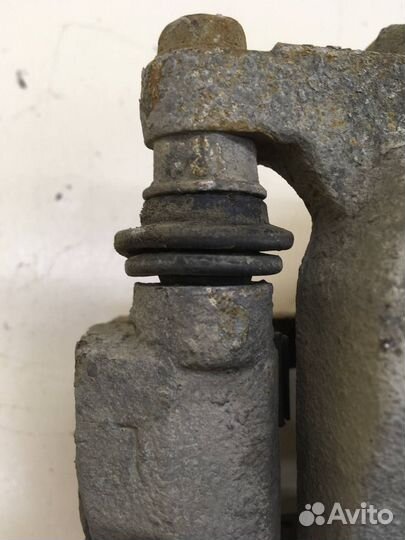 Б/У Б/У Суппорт передний левый 4775033311 toyota