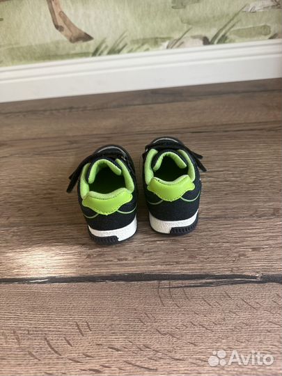 Кроссовки на малыша 20 размер новые