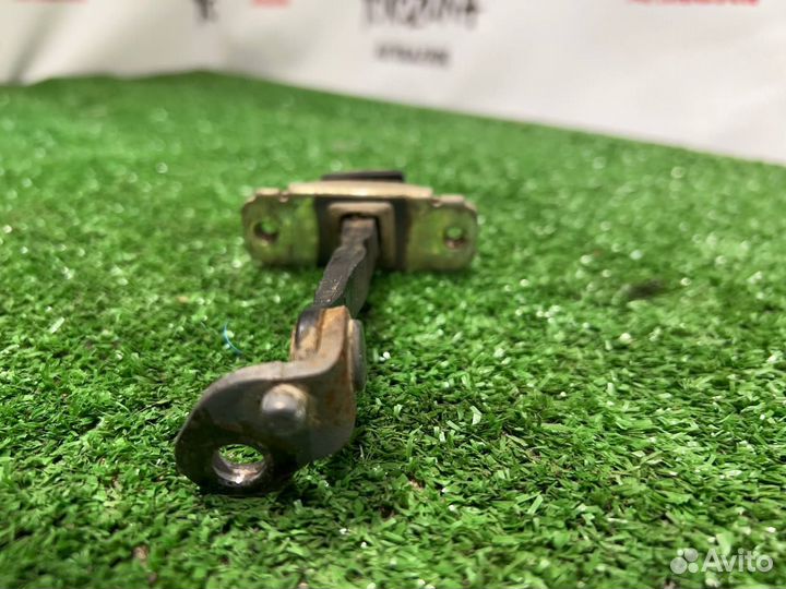 Ограничитель задней правой двери на Hyundai Accent