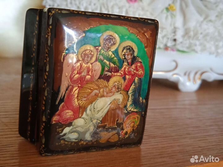 Шкатулка лаковая