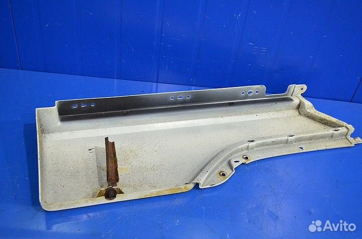 Вставка между кабиной и крылом (локер), задняя лев