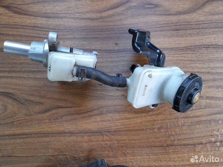 Главный тормозной цилиндр с бачком Хонда CRV 3