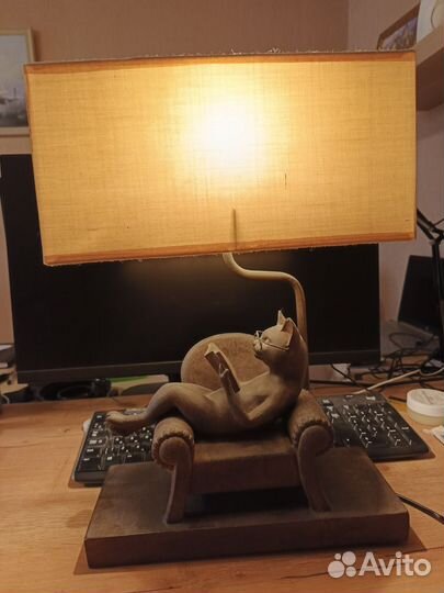 Лампа настольная декоративная