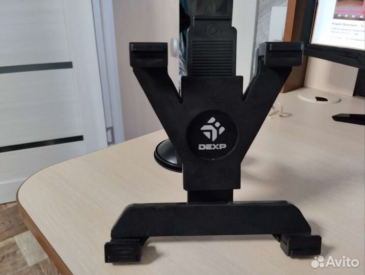 Держатель для планшета в машину