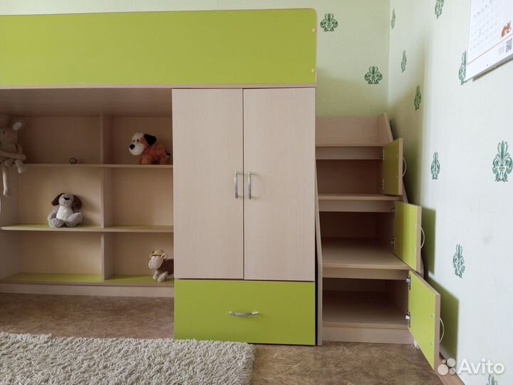 Кровать-чердак в комплекте с мебелью