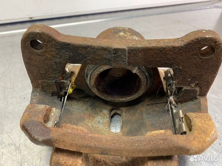 Суппорт передний правый передний правый Geely