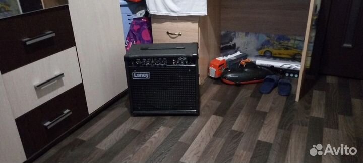 Гитара и комбоусилитель