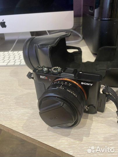 Полнокадровый фотоаппарат Sony Cyber-shot DSC-RX1r