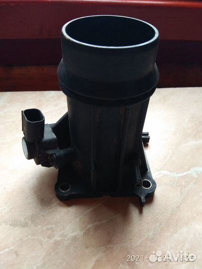 Фланец вп.коллектора-эл.магнит клапан мерседесw204