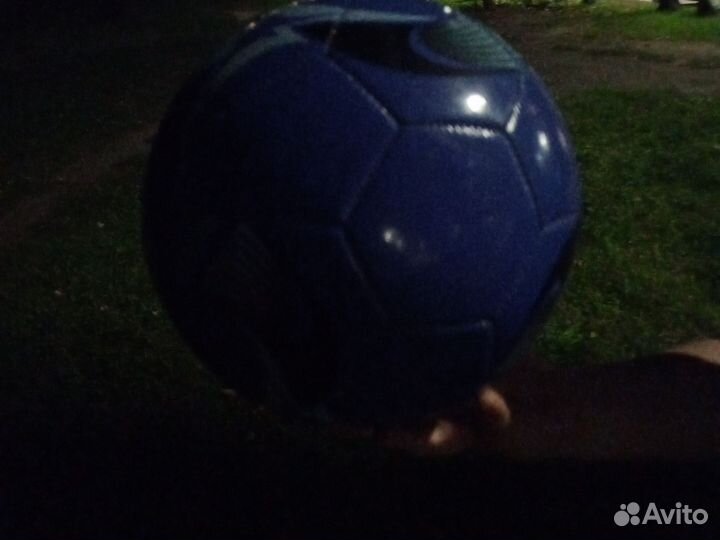 Мяч от великого футболиста мнеянского