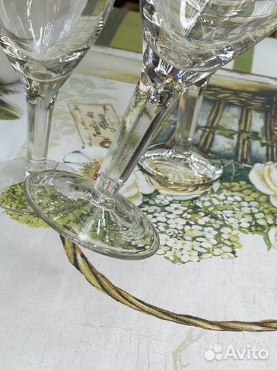 Бокалы винные с золотой полосой