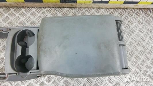 Подлокотник центральный jeep grand cherokee WK (93