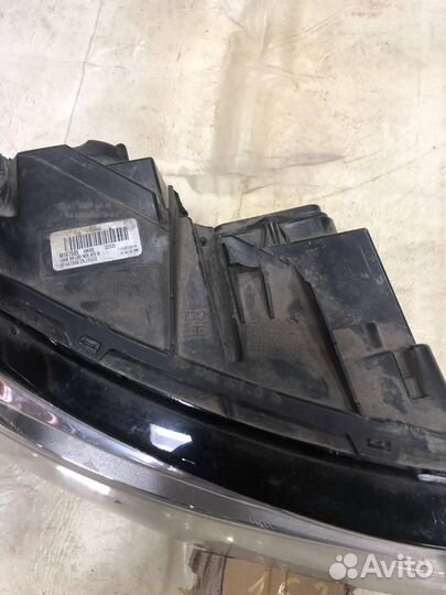 Правая фара Grand Cherokee WK2 рест