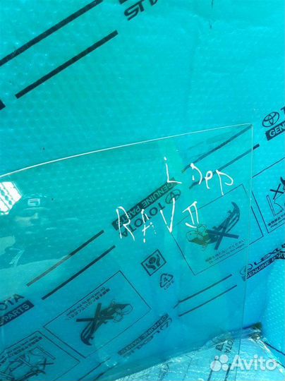 Стекло двери передней левой Toyota Rav 4 2000-2005