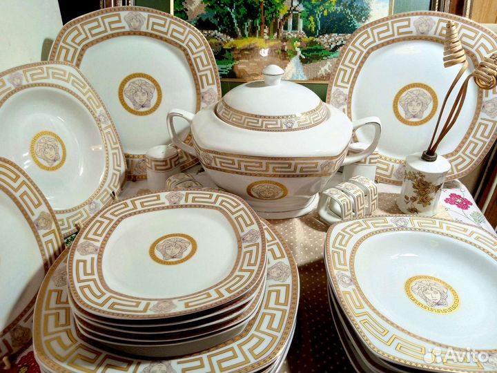 Столовый сервиз. На 6 персон.Золото. Версаче