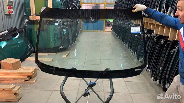 Лобовое стекло Джили Эмгранд