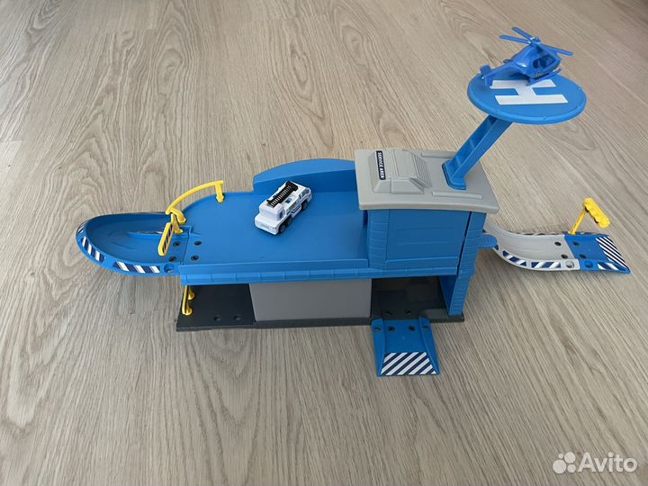 Парковка для машинок, полицейский участок mobicaro