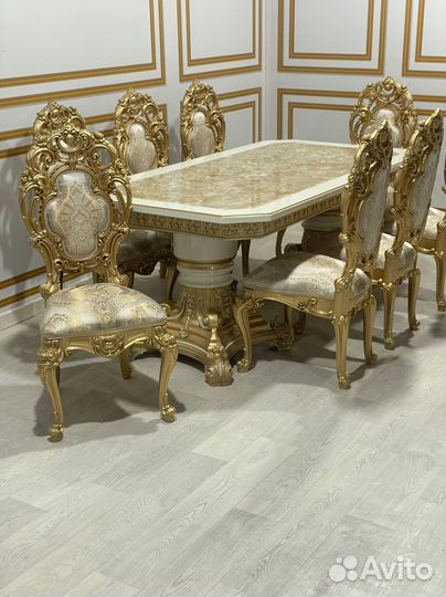 Стол обеденный. В наличии