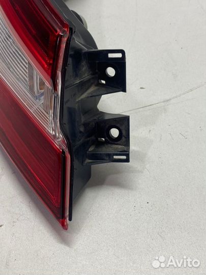 Фонарь наружный задний левый Toyota Camry V70/V75