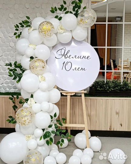 Фотозона с мольбертом