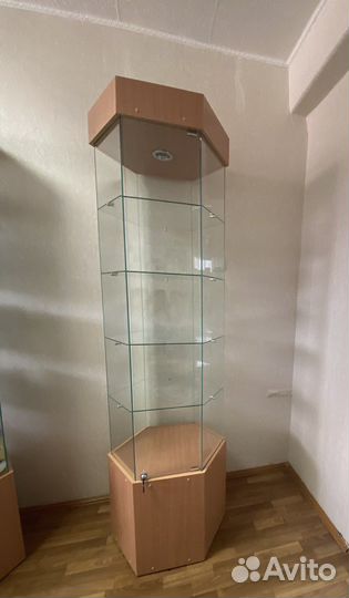 Витрина напольная на подиуме
