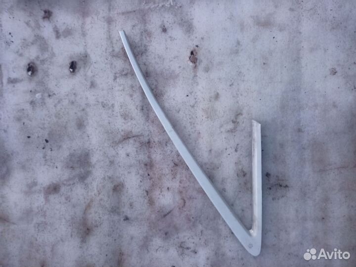 Накладка стекла боковая правая Audi A8 D3