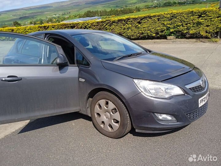 Полка багажника opel astra J 2011