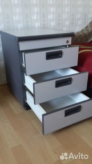 Тумбочка для офиса. Стол