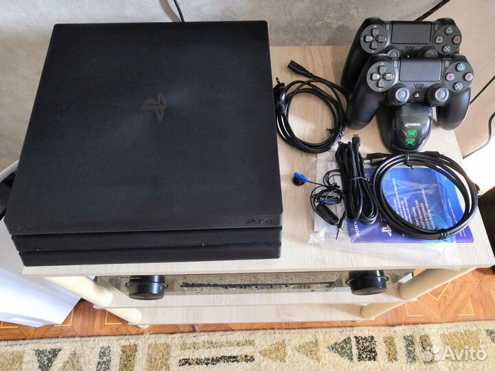 Sony playstation 4 PS4 pro 1tb cuh 7208b