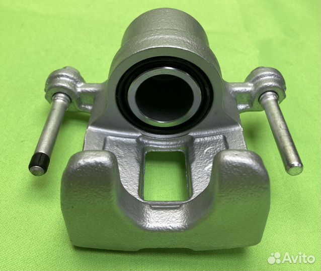 Nissan Infiniti задний тормозной суппорт