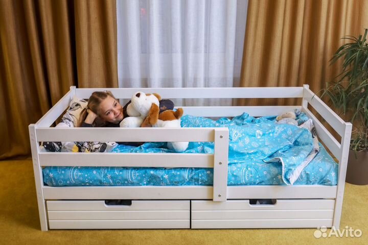 Детская кровать из массива дерева