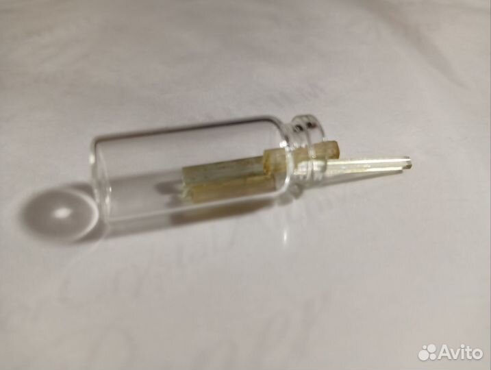 Сувенир-флакон с кристаллами гелиодора