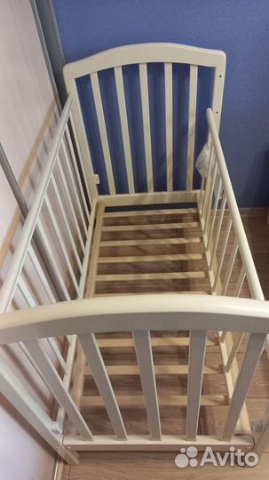 Детская кроватка с продольным маятником