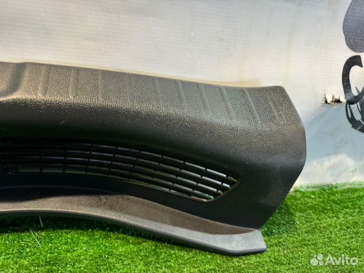 Накладка замка багажника Honda Fit GK3 L13B 2014