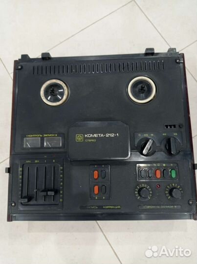 Магнитная лента катушки с записью