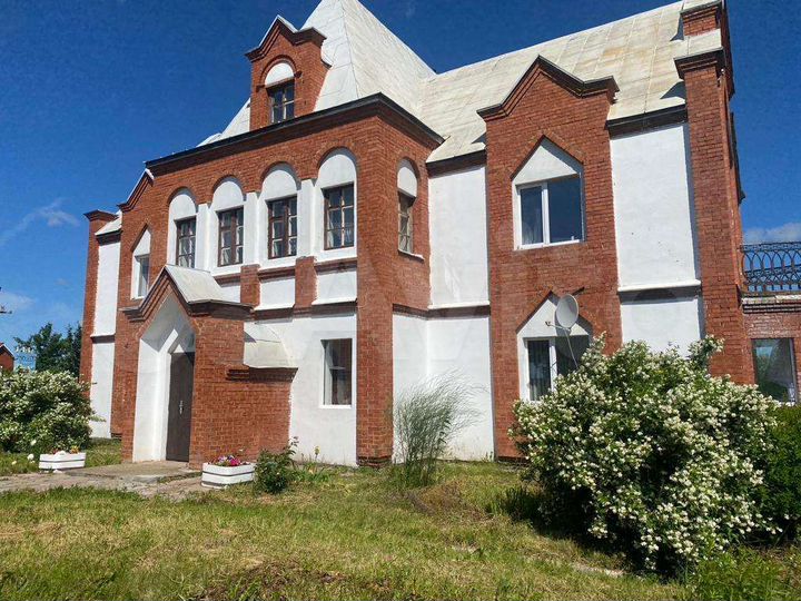 Коттедж 650 м² на участке 20 сот.