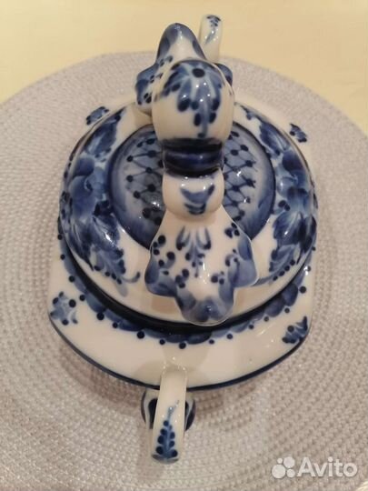 Ваза Гжель, с крышкой и ручками