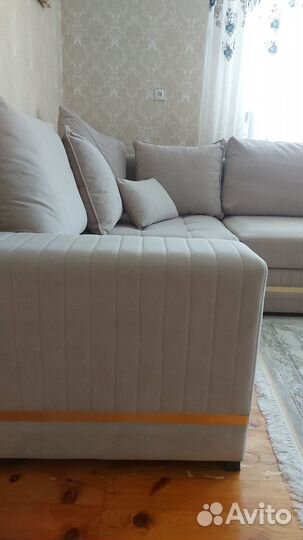 Угловой холл