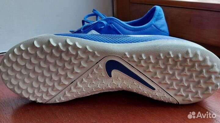 Футбольные бутсы nike phantom