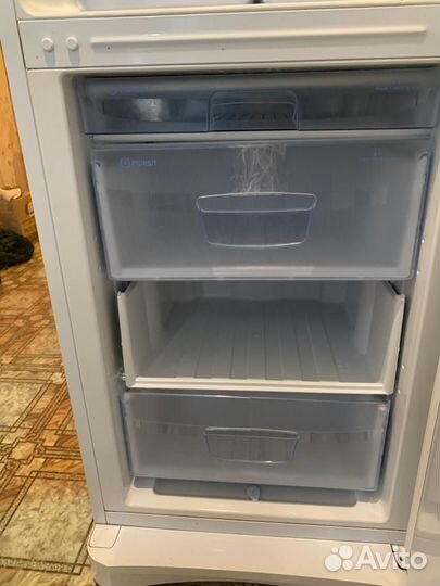 Холодильник 2-х камерный Indesit