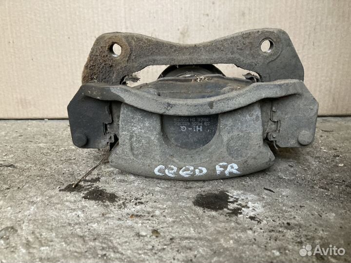 Суппорт тормозной Kia Ceed JD передний правый FR