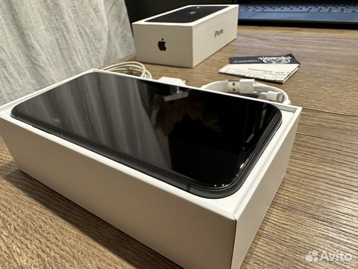 Телефон iPhone 11