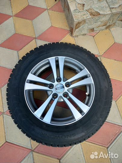 Triangle Snowlink TWT02 215/65 R16 102