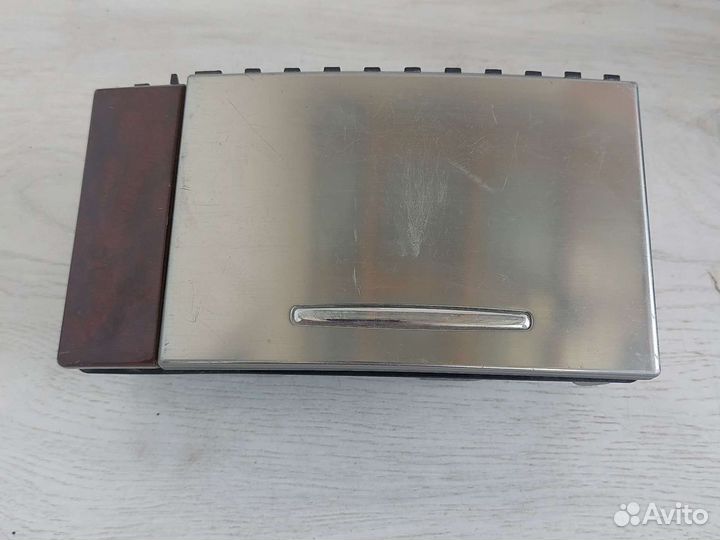 Lexus LX570 Бардачек