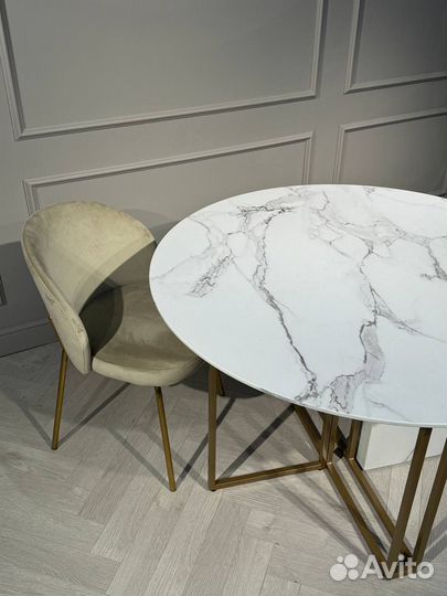 Обеденный стол