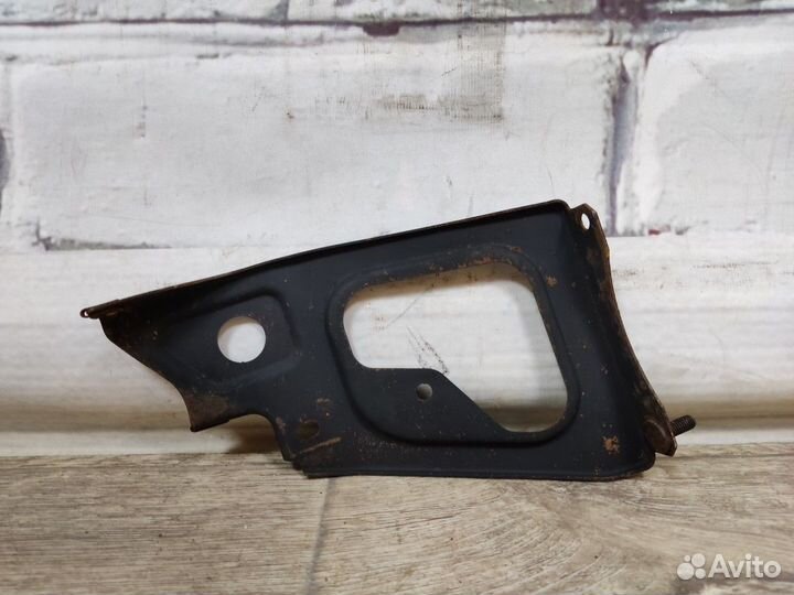 Кронштейн радиатора левый ваз 2115