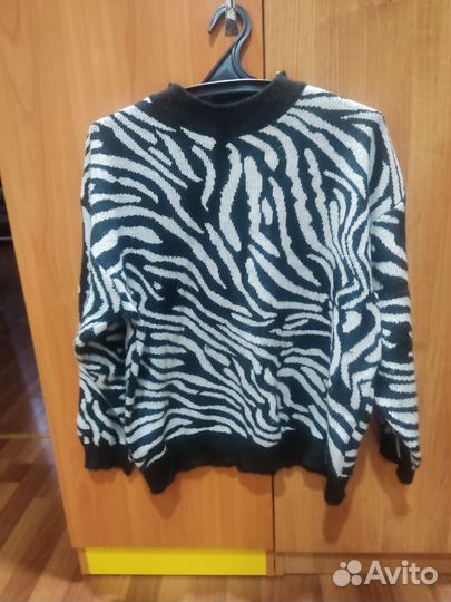 Свитер женский